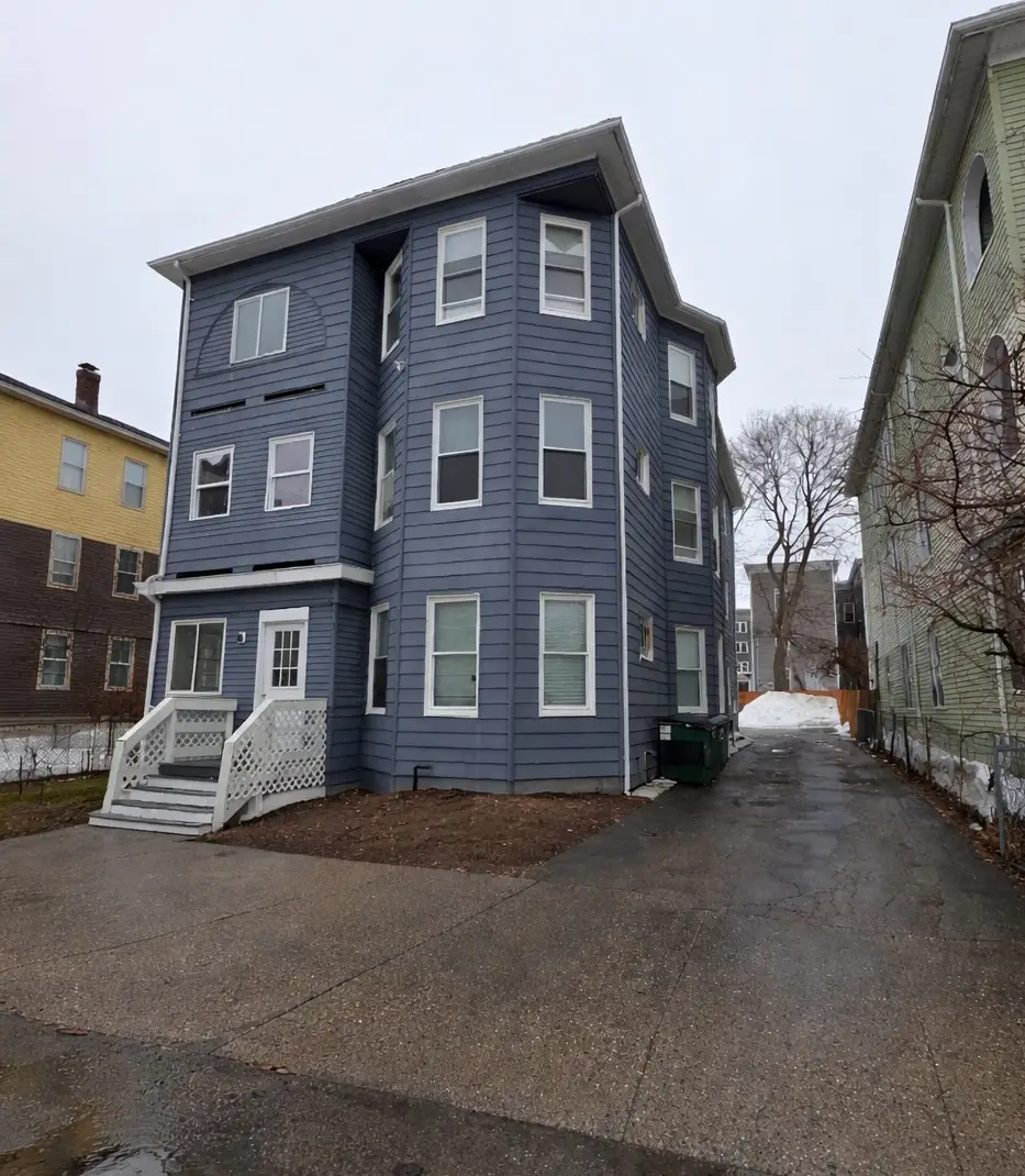 8 Pelham St, Worcester, MA 01609 - #1