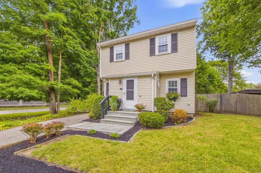 33 School St, Hanover, MA 02339 - #3