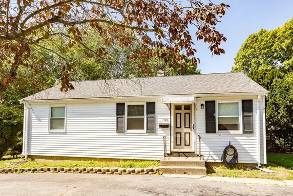 122 Algonquin St, Brockton, MA 02302