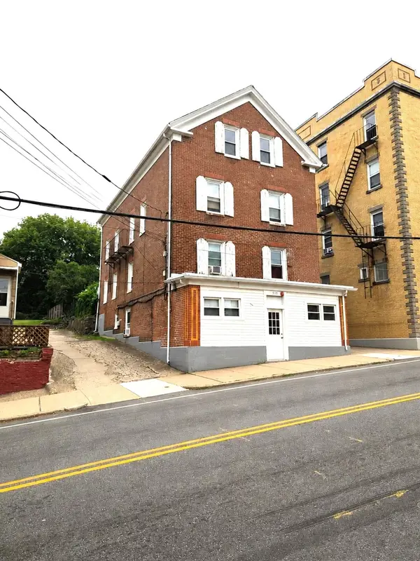 558 East School St, Woonsocket, RI 02895