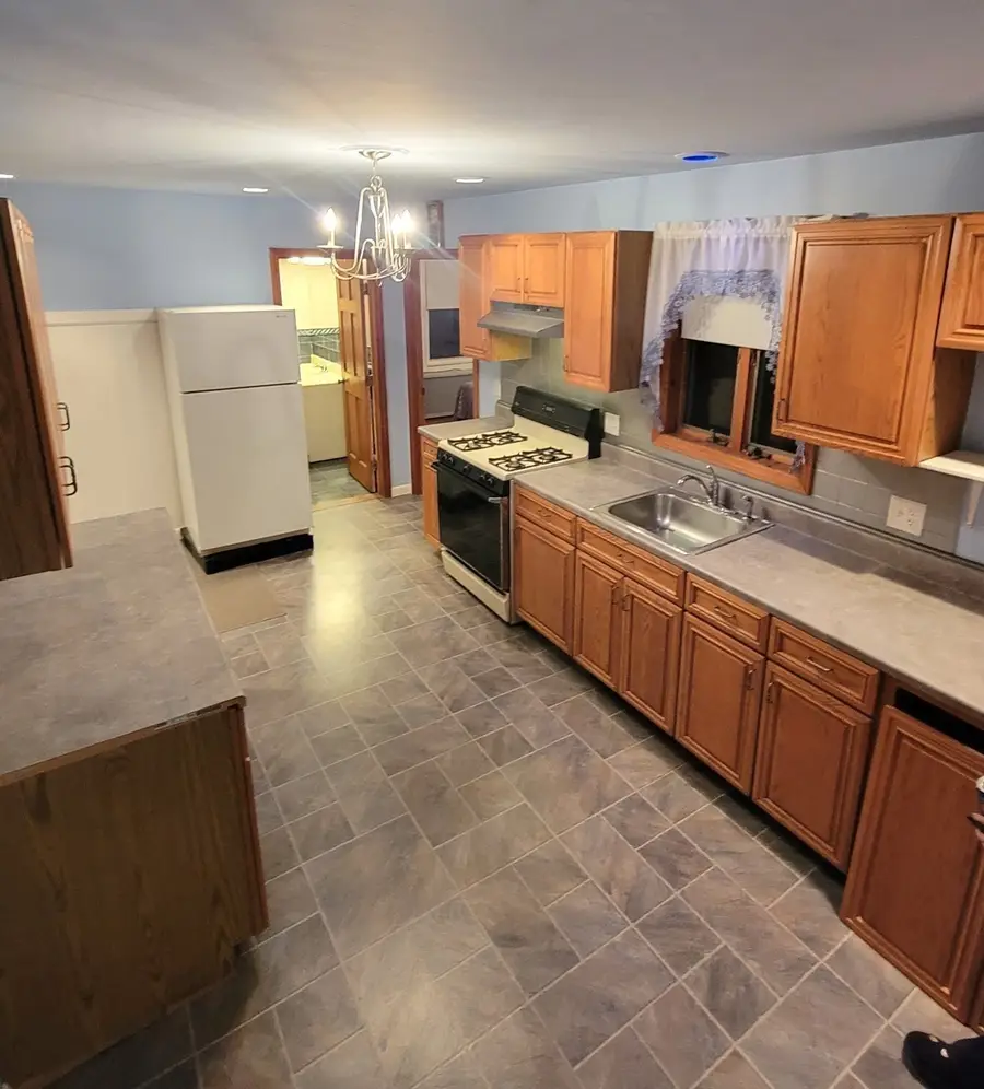 185 Dracut St, Lowell, MA 01854 - #3