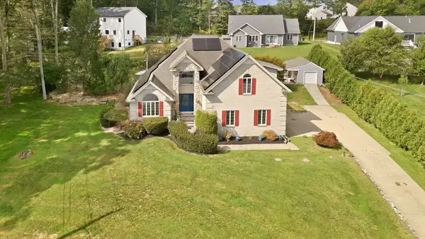 33 Flores, Fall River, MA 02721
