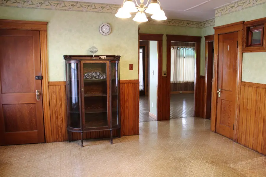 17 Clarence St, Attleboro, MA 02703 - #3