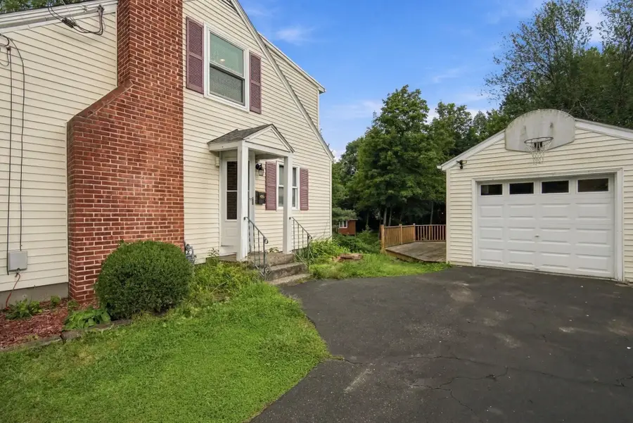 31 Brook St, East Longmeadow, MA 01028 - #3