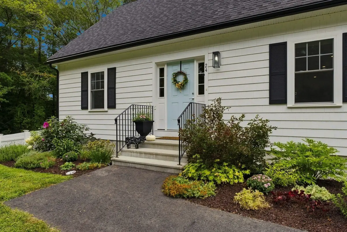 24 Locust St, Salisbury, MA 01952 - #1