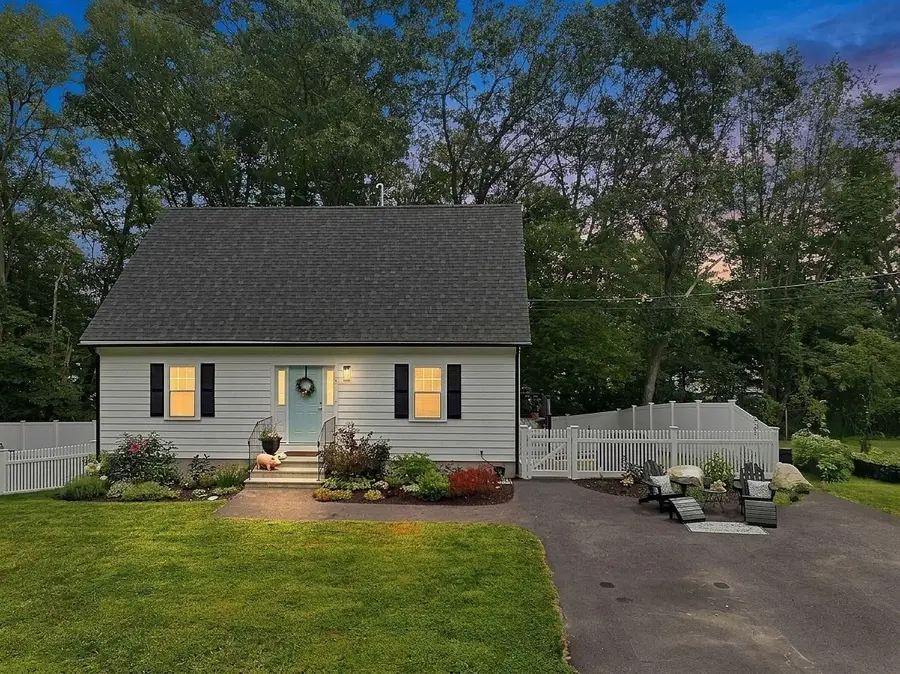 24 Locust St, Salisbury, MA 01952 - #2