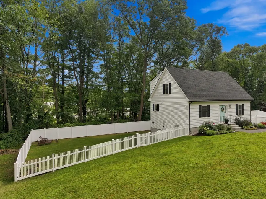 24 Locust St, Salisbury, MA 01952 - #3