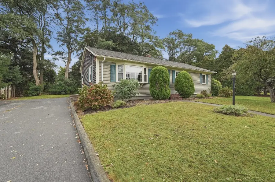 6 Lincoln Dr, Fairhaven, MA 02719 - #2