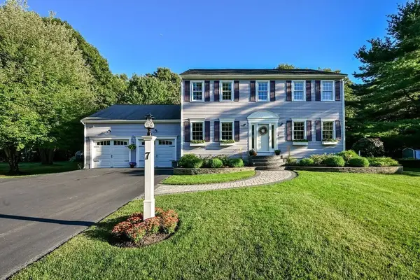 7 Southpark Ln, Mansfield, MA 02048