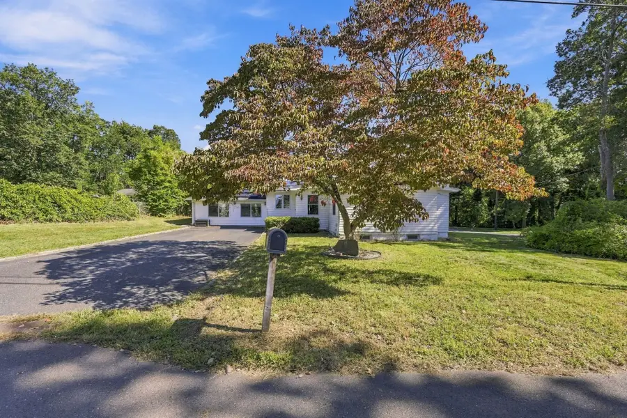 16 Oak St, Southwick, MA 01077 - #2