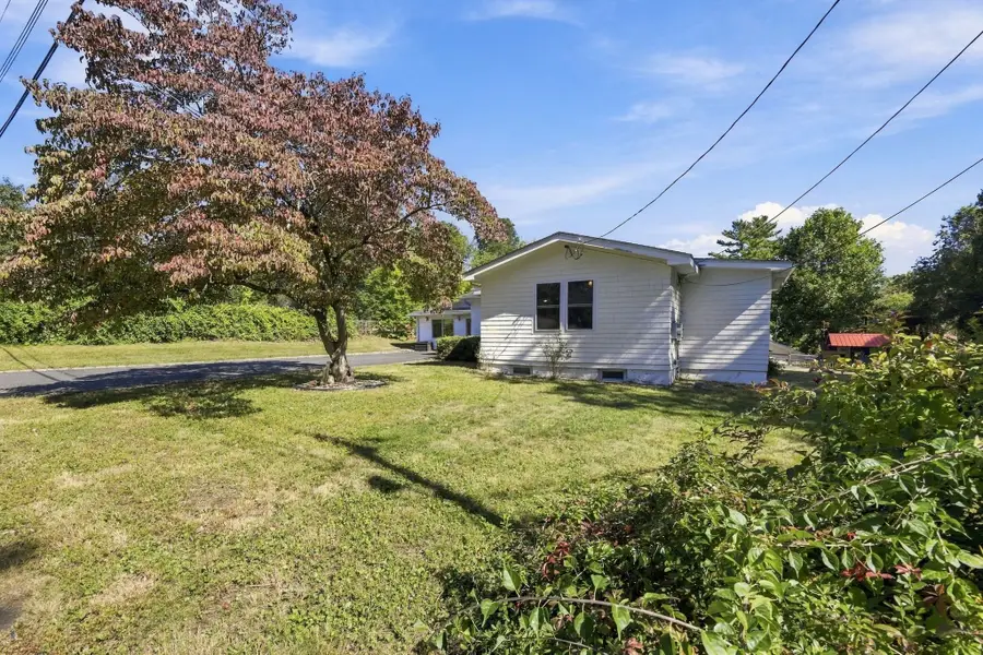 16 Oak St, Southwick, MA 01077 - #3