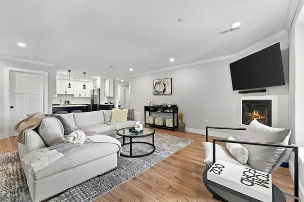 1721 Centre St #204, Boston, MA 02132