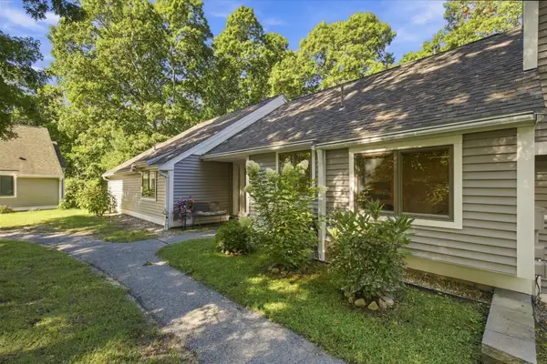 14 Woodrise #14, Falmouth, MA 02540