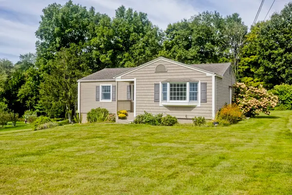 14 Echo Valley Dr, Hampden, MA 01036
