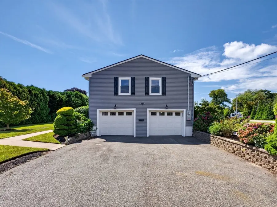 585 N Eastern Ave, Fall River, MA 02720 - #2
