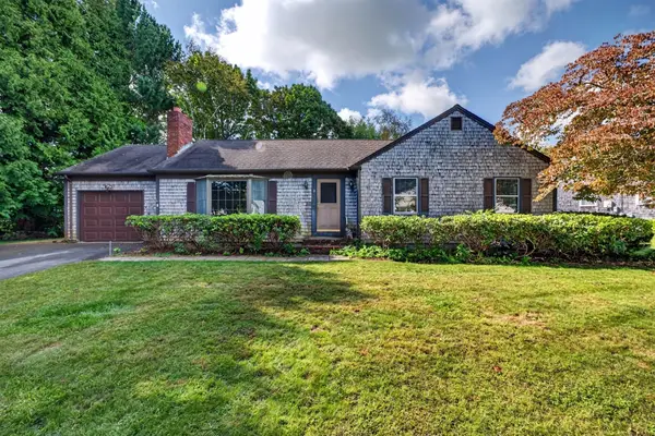 36 Beechwood Dr, Dartmouth, MA 02748