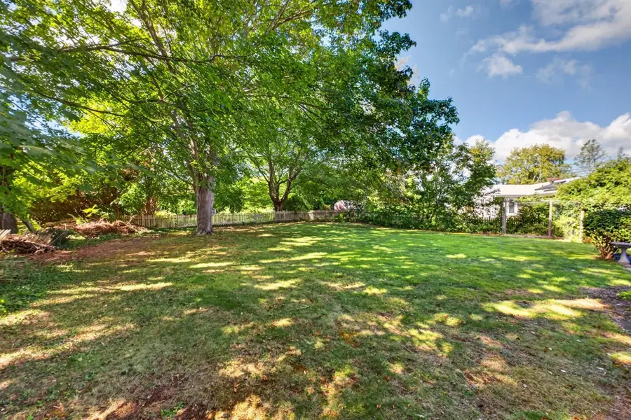 36 Beechwood Dr, Dartmouth, MA 02748 - #3
