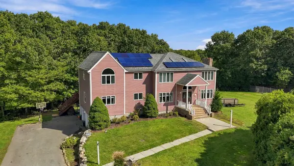 35 Striper Cir, Dartmouth, MA 02747