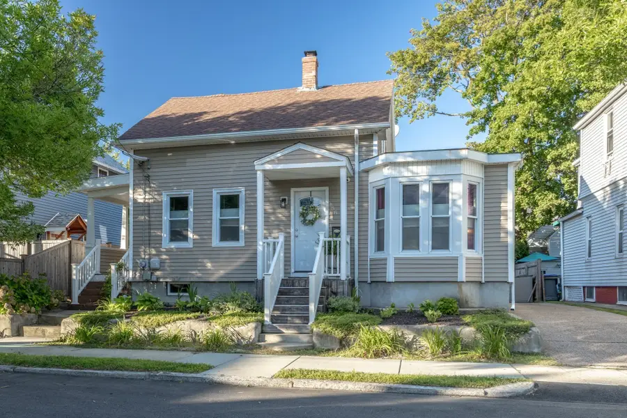 58 Russell Ave, East Providence, RI 02914 - #2