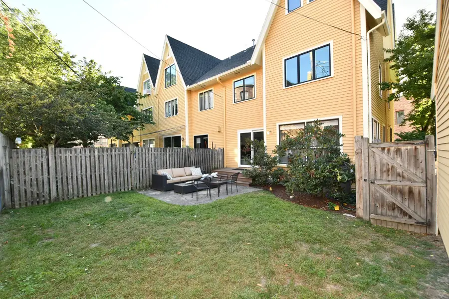 231 Fuller St, Brookline, MA 02446 - #3