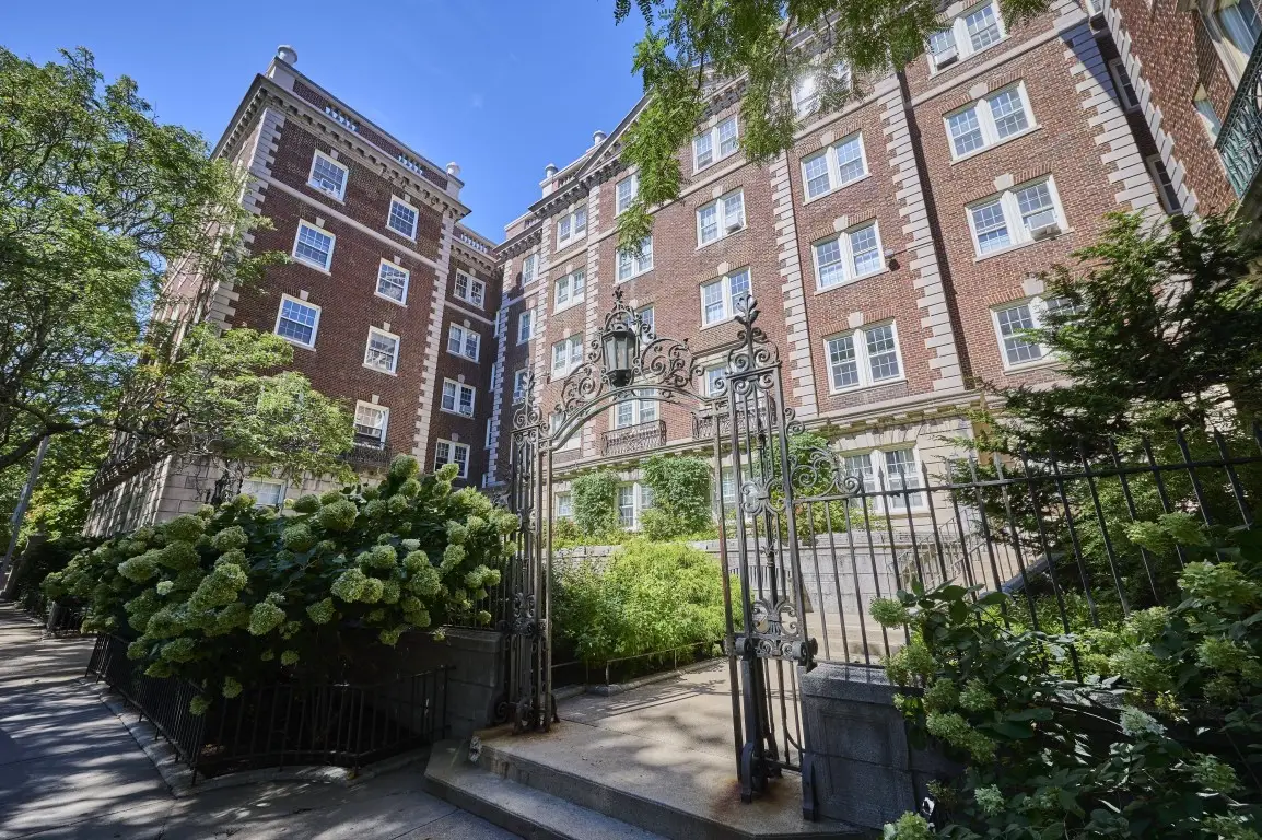 7 Arlington St #4, Cambridge, MA 02140 - #1