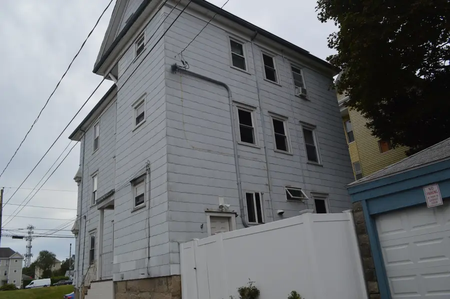 543 Coggeshall St, New Bedford, MA 02746 - #3