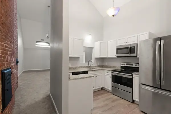31 Elizabeth St #303, Worcester, MA 01605
