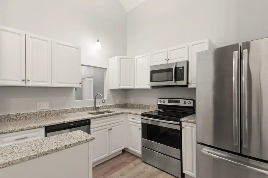 31 Elizabeth St #303, Worcester, MA 01605 - #2