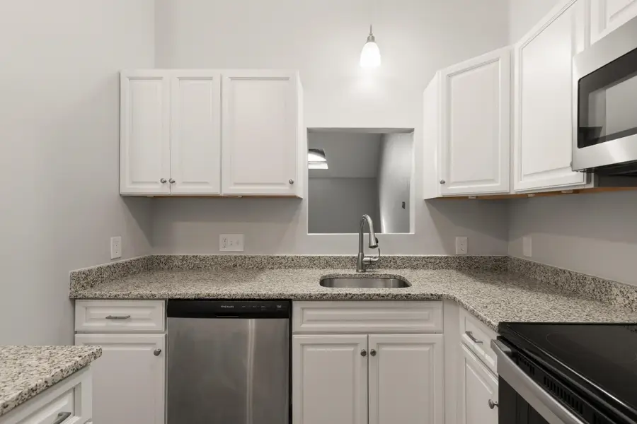 31 Elizabeth St #303, Worcester, MA 01605 - #3