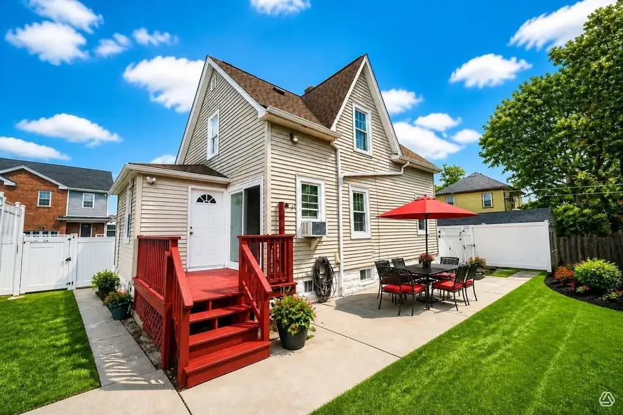1014 Tacoma St, New Bedford, MA 02745 - #2