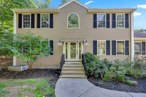 65 Charlton Rd, Dudley, MA 01571