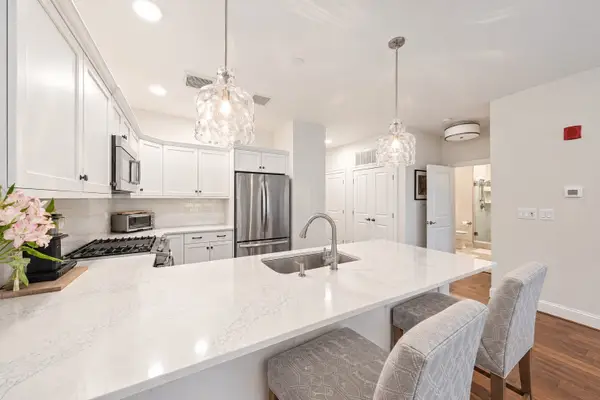 1 Revolution Way #204, Canton, MA 02021