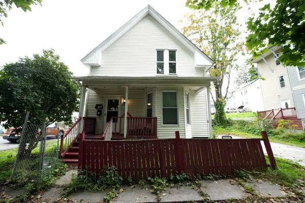3 Clifton Ter, Worcester, MA 01610