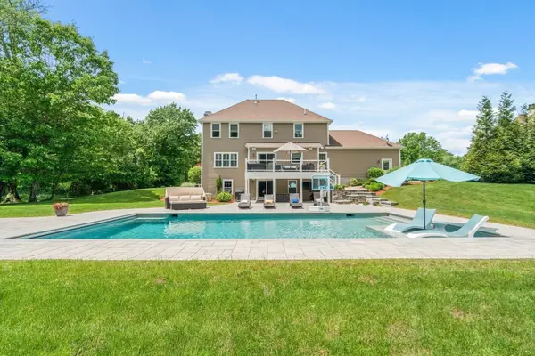 5 Clinton Dr, Rehoboth, MA 02769