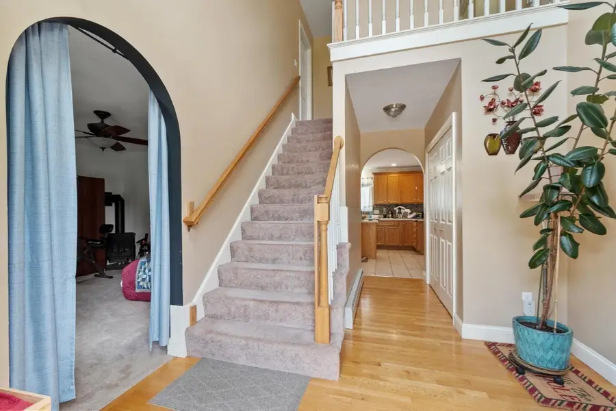 4 Lynde St, Gardner, MA 01440 - #3