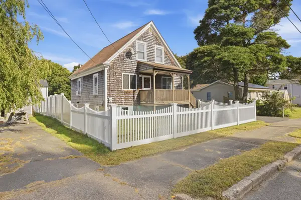 38 Gifford Ave, Dartmouth, MA 02747