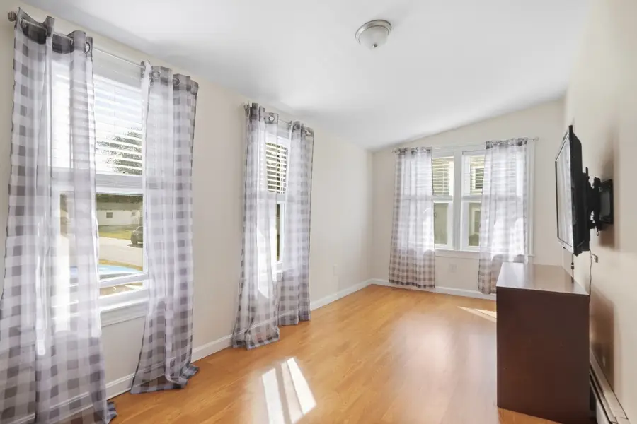 11 Russell St, Methuen, MA 01844 - #2