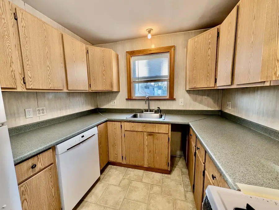 64-66 Lyons Street, Springfield, MA 01151 - #2
