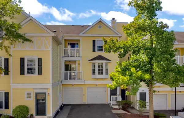 208 Gazebo Circle #208, Reading, MA 01867