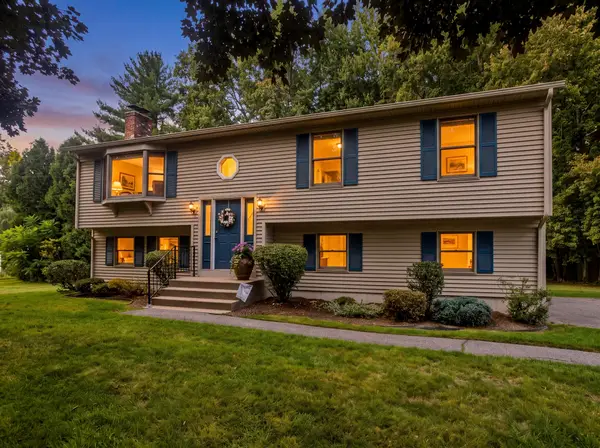 5 Tamarack Ln, Agawam, MA 01030