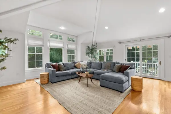 38 Hunnewell St, Needham, MA 02494