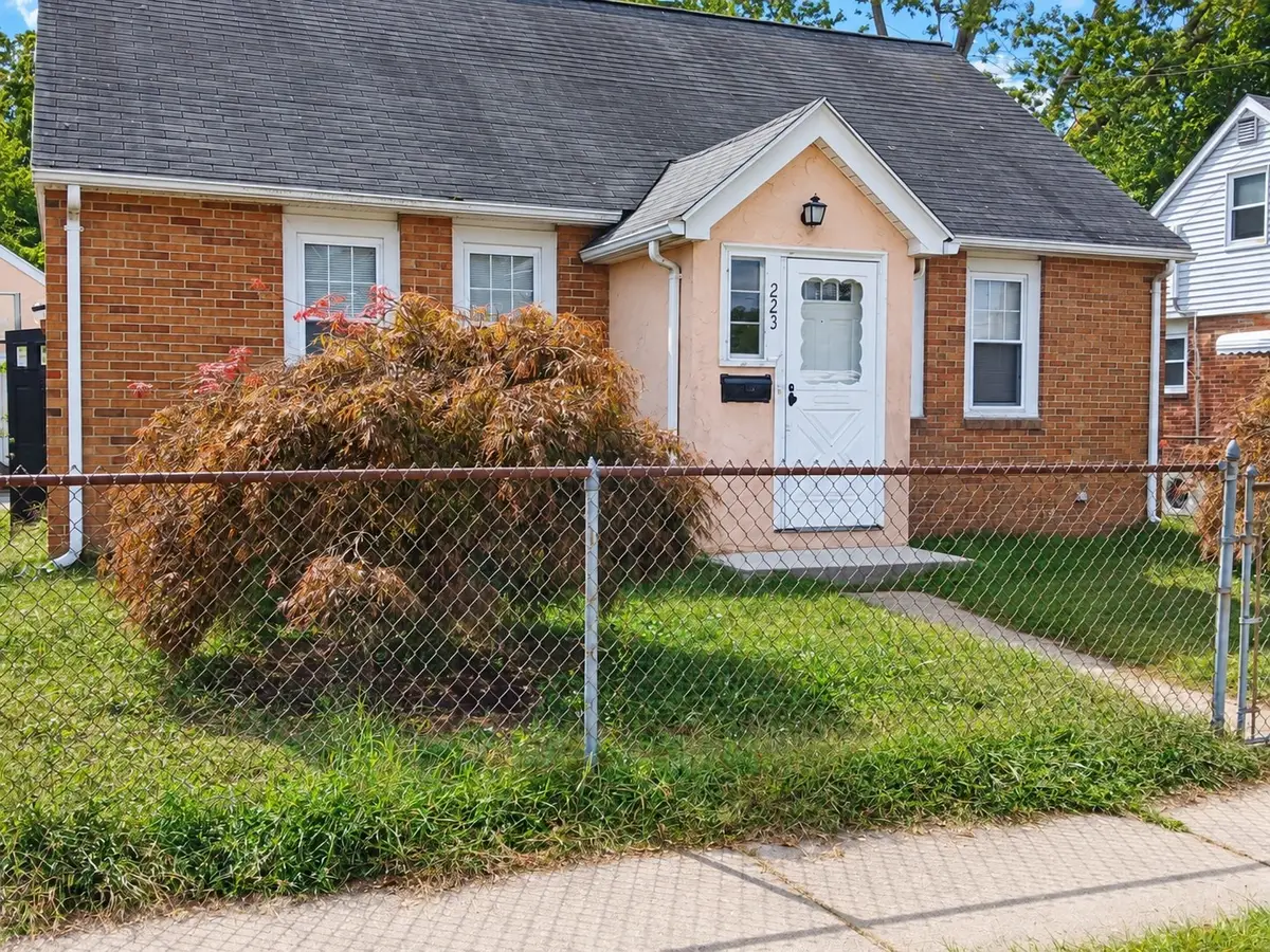 223 East St, Springfield, MA 01104 - #1