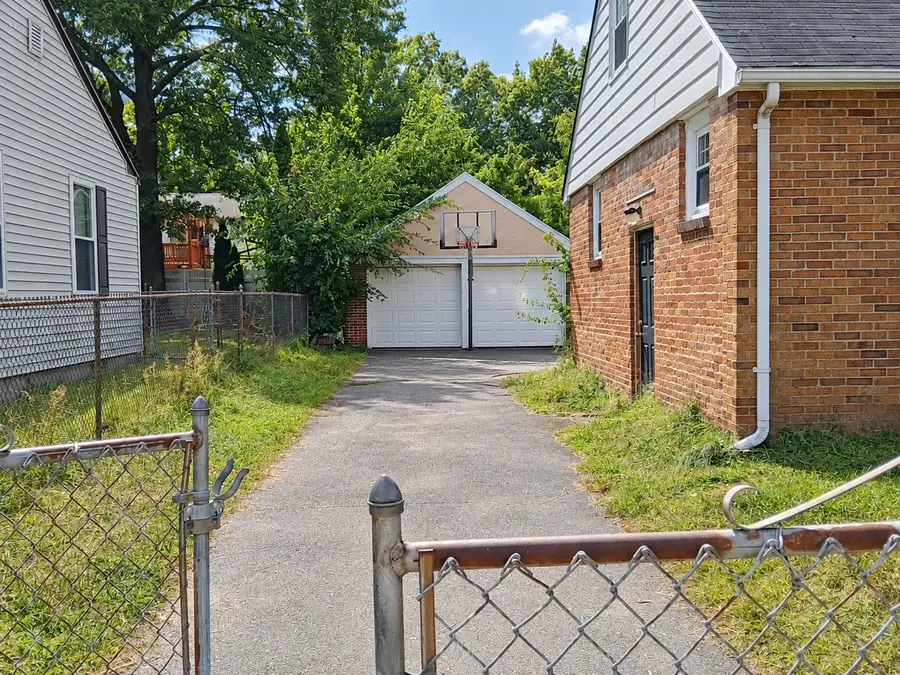 223 East St, Springfield, MA 01104 - #2