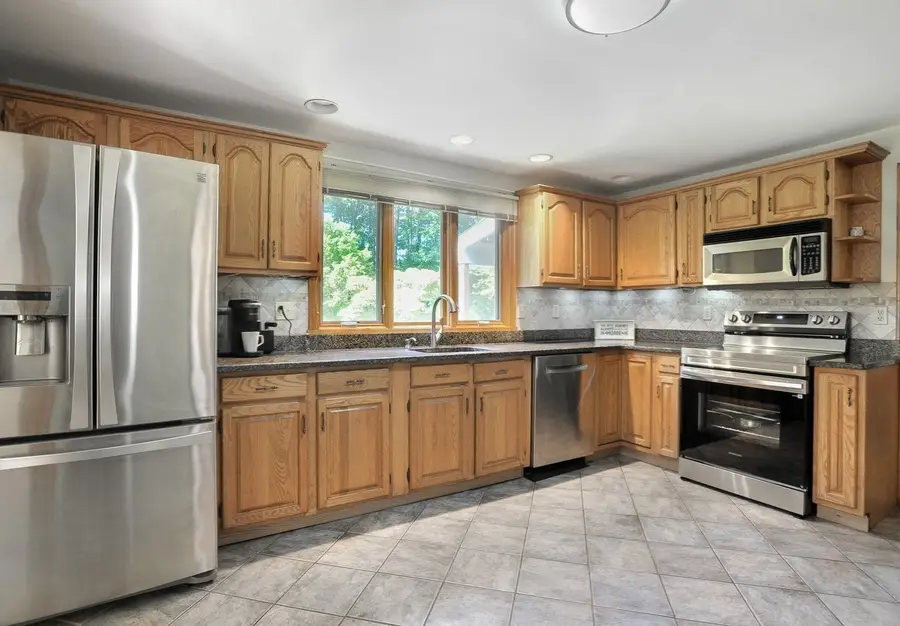 41 Misty Meadow Rd, Pembroke, MA 02359 - #3