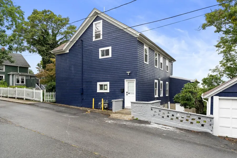 376 N Underwood St, Fall River, MA 02720 - #2