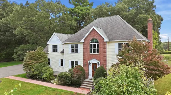 24 Goodnow Ln, Framingham, MA 01702