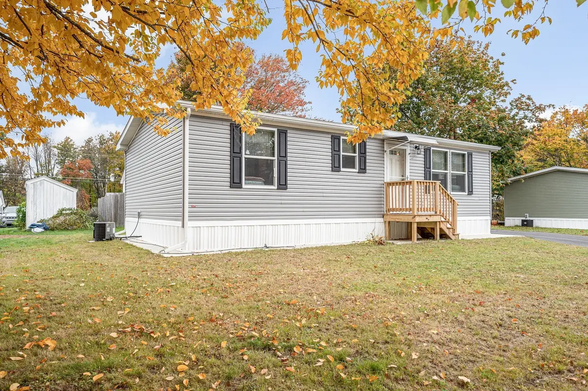 41 B St, Seabrook, NH 03874 - #1