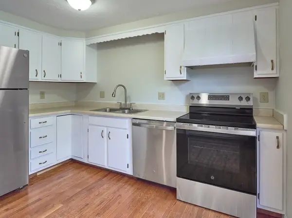 270 Sunderland Rd #40, Worcester, MA 01604