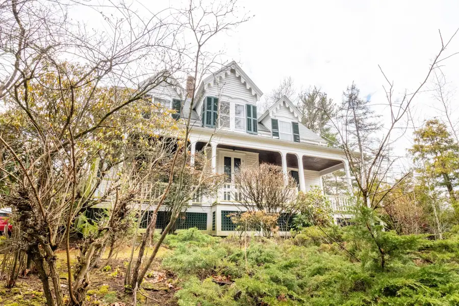 140 Pleasant St, Newton, MA 02459 - #2