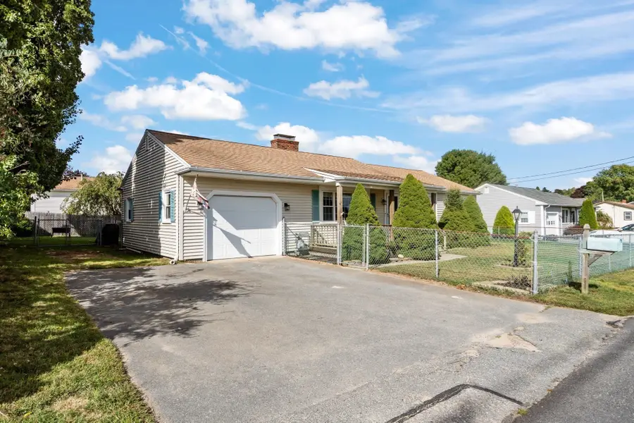 935 Allen St, Dartmouth, MA 02747 - #3